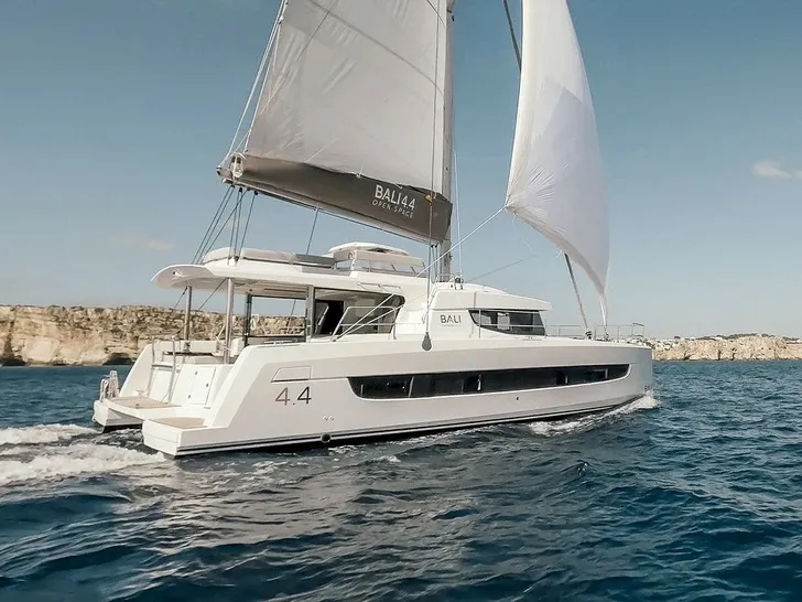 SILVER WATERS Bali 44 sailing stern view SILVER WATERS Bali 44 sailing stern view