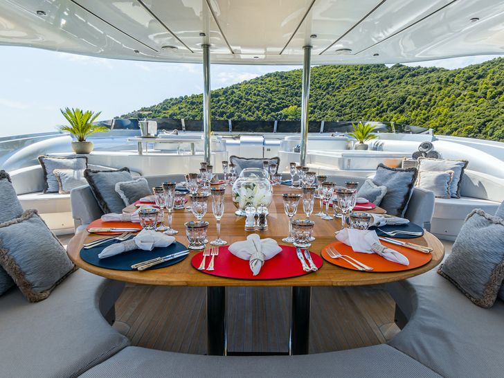 SILVER WIND ISA 140 - sundeck alfresco dining area SILVER WIND ISA 140 - sundeck alfresco dining area