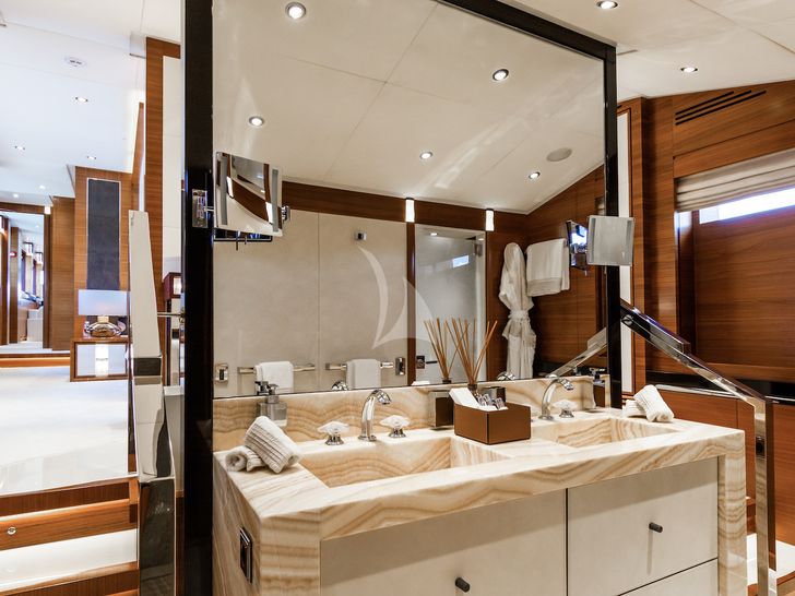 SILVER WIND ISA 140 - master cabin bathroom SILVER WIND ISA 140 - master cabin bathroom