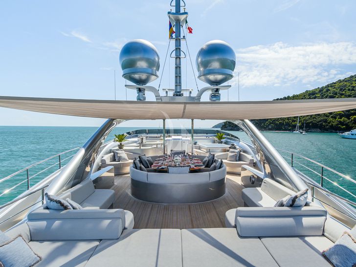 SILVER WIND ISA 140 - sundeck aft SILVER WIND ISA 140 - sundeck aft