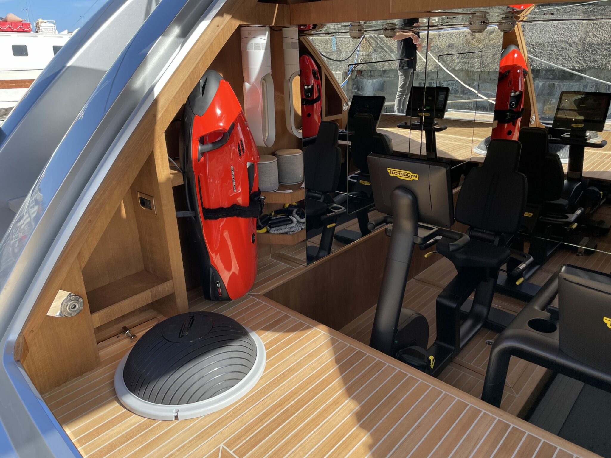 Charter Yacht SILVER WIND - ISA 140 - 5 Cabins - Cannes - St Tropez - Nice - Monaco - French Riviera