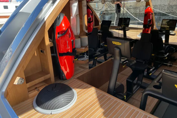 Charter Yacht SILVER WIND - ISA 140 - 5 Cabins - Cannes - St Tropez - Nice - Monaco - French Riviera