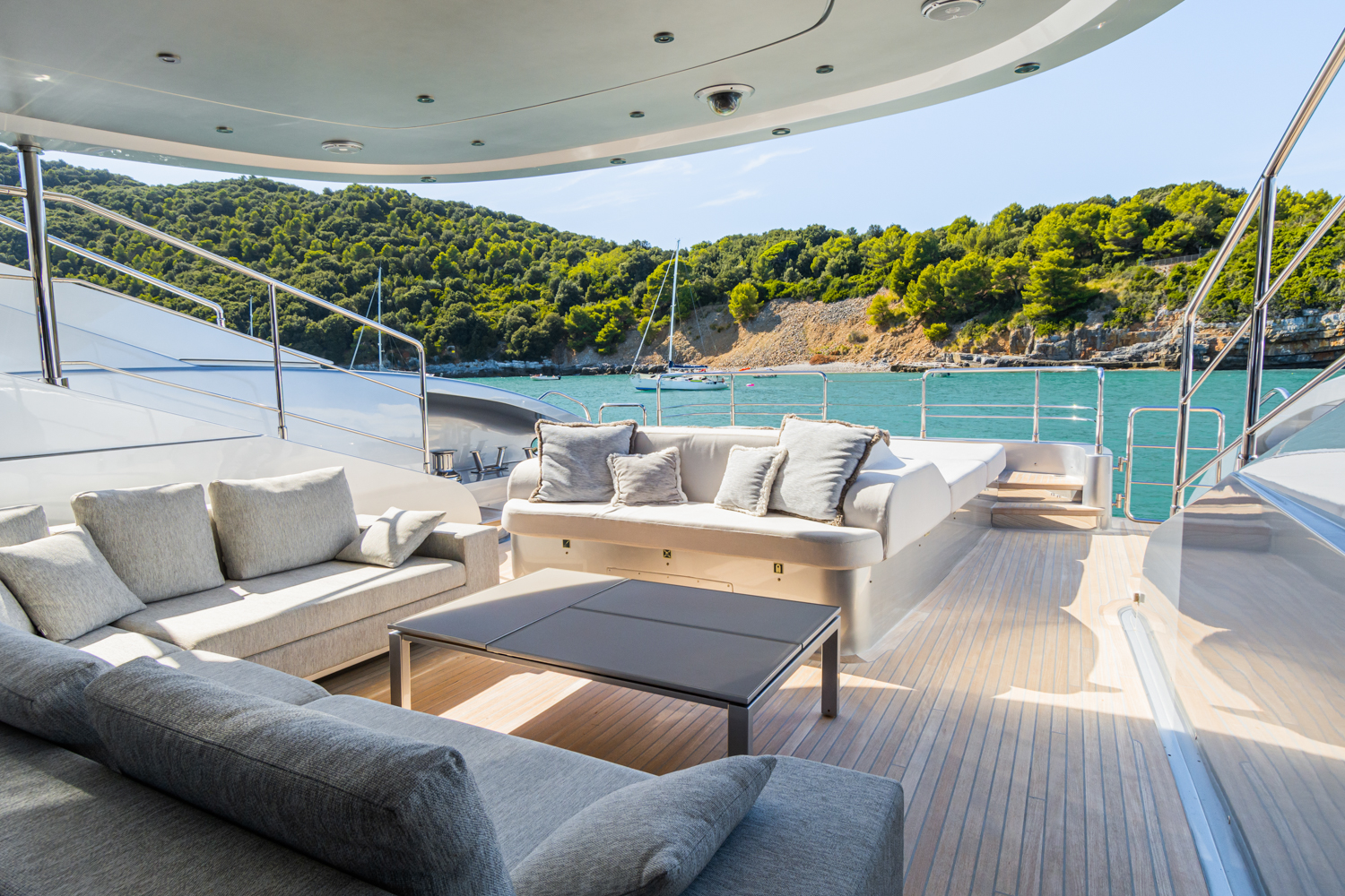 Charter Yacht SILVER WIND - ISA 140 - 5 Cabins - Cannes - St Tropez - Nice - Monaco - French Riviera