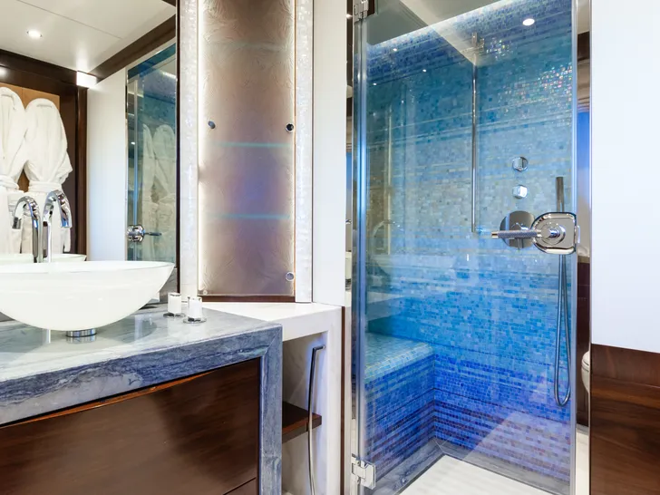 SILVER WIND ISA 140 - master cabin bathroom SILVER WIND ISA 140 - master cabin bathroom