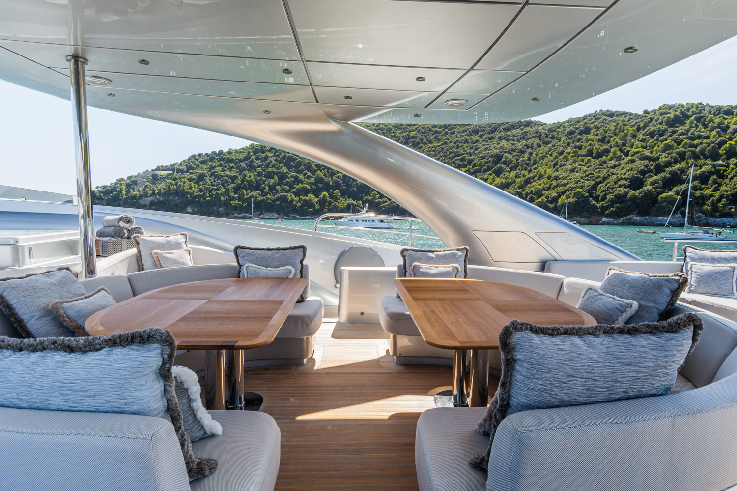 Charter Yacht SILVER WIND - ISA 140 - 5 Cabins - Cannes - St Tropez - Nice - Monaco - French Riviera