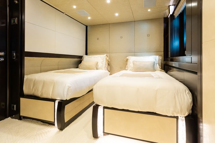 Charter Yacht SILVER WIND - ISA 140 - 5 Cabins - Cannes - St Tropez - Nice - Monaco - French Riviera