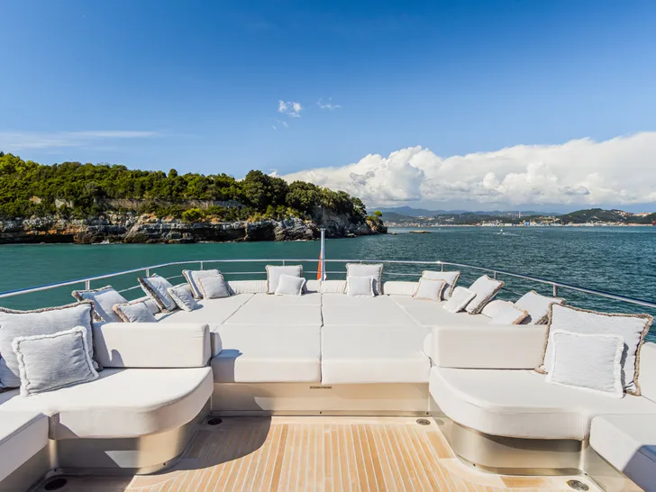 SILVER WIND ISA 140 - wide sunbathing area SILVER WIND ISA 140 - wide sunbathing area