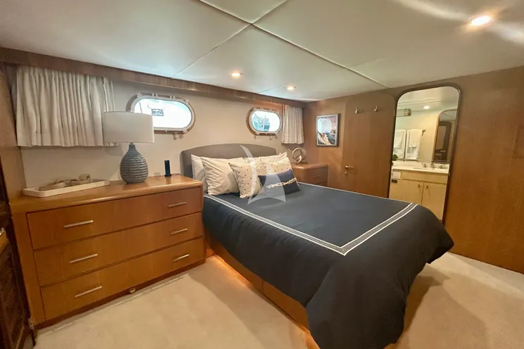 Charter Yacht SKY - Broward Marine 35m - 4 Cabins - Nassau - Exumas - Bahamas