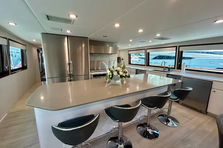 Charter Yacht SKY - Broward Marine 35m - 4 Cabins - Nassau - Exumas - Bahamas