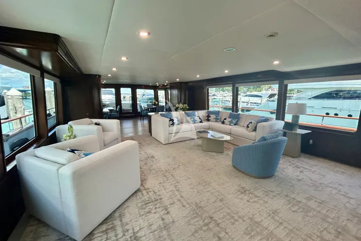 Charter Yacht SKY - Broward Marine 35m - 4 Cabins - Nassau - Exumas - Bahamas