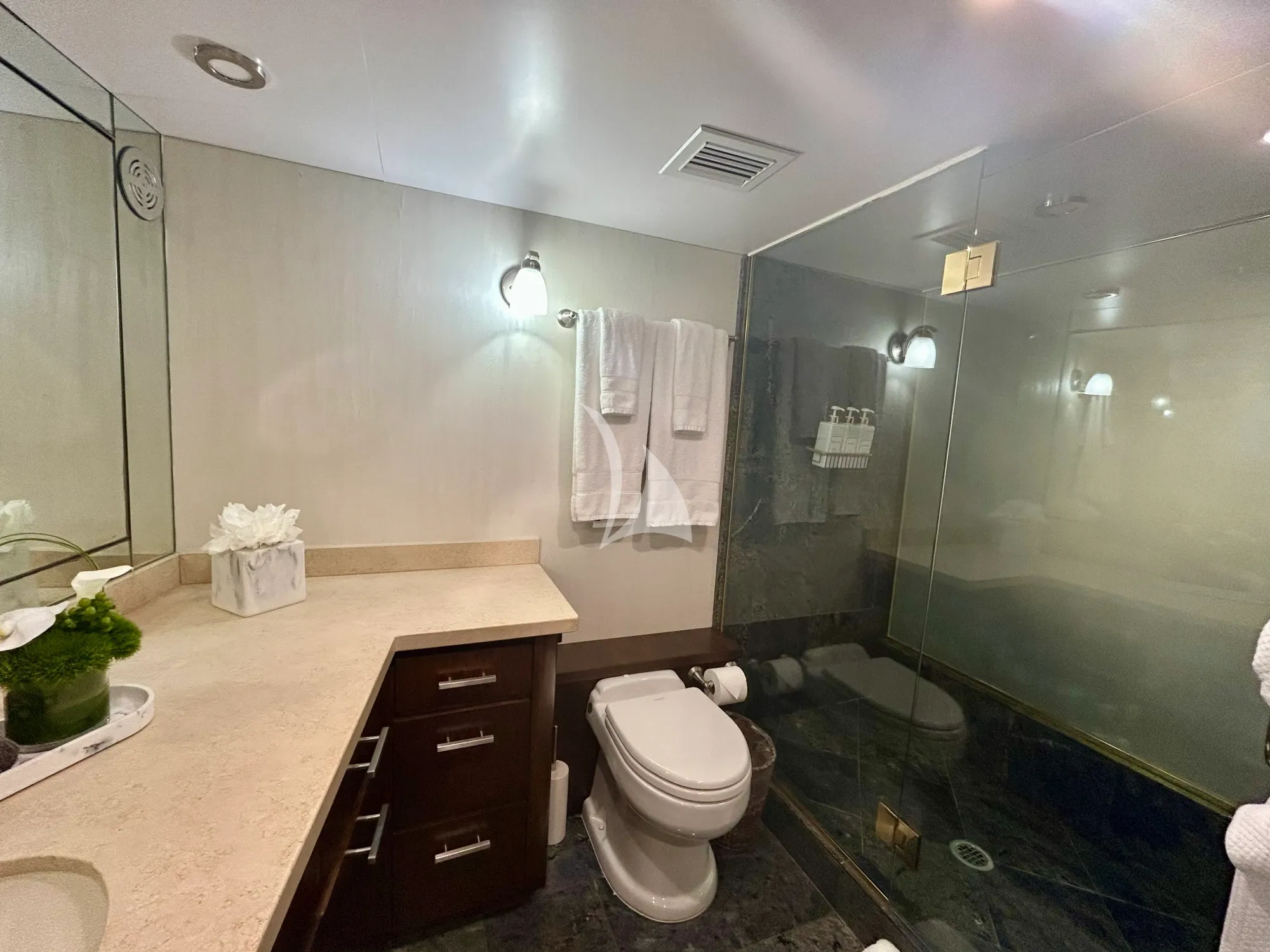 SKY Broward Marine 35m - master cabin bathroom