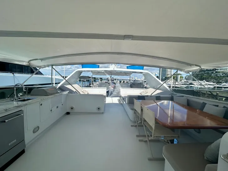 SKY Broward Marine 35m - sundeck SKY Broward Marine 35m - sundeck