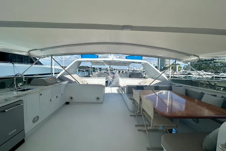 Charter Yacht SKY - Broward Marine 35m - 4 Cabins - Nassau - Exumas - Bahamas