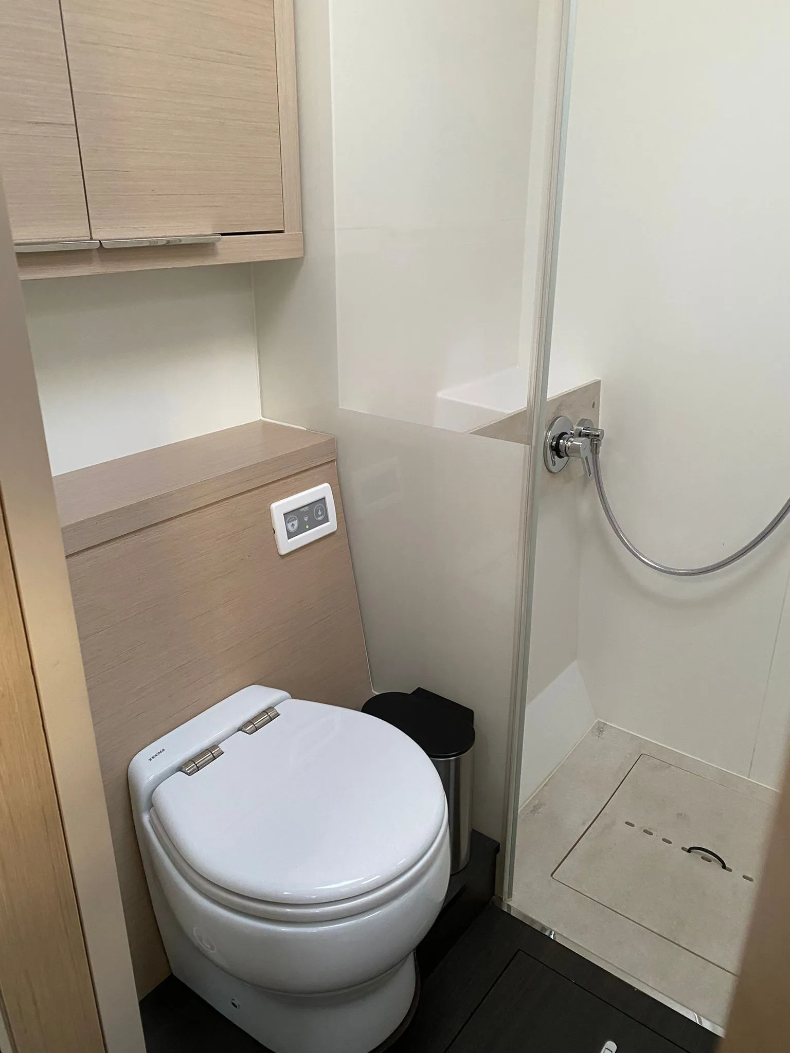 EMILIA Lagoon 55 - cabin 1 bathroom