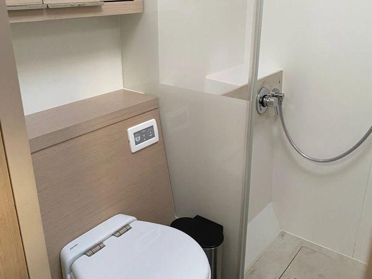 EMILIA Lagoon 55 - cabin 1 bathroom EMILIA Lagoon 55 - cabin 1 bathroom