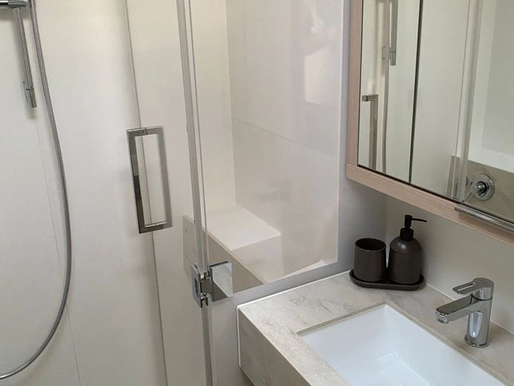 EMILIA Lagoon 55 - cabin 2 bathroom EMILIA Lagoon 55 - cabin 2 bathroom