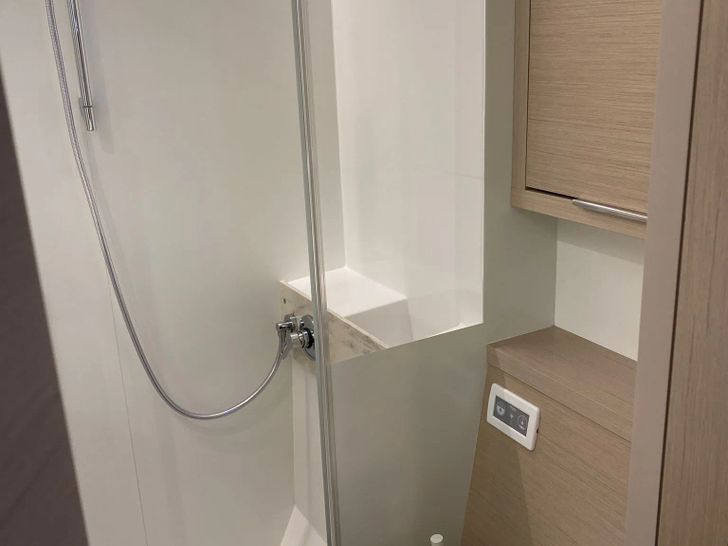 EMILIA Lagoon 55 - cabin 3 bathroom EMILIA Lagoon 55 - cabin 3 bathroom