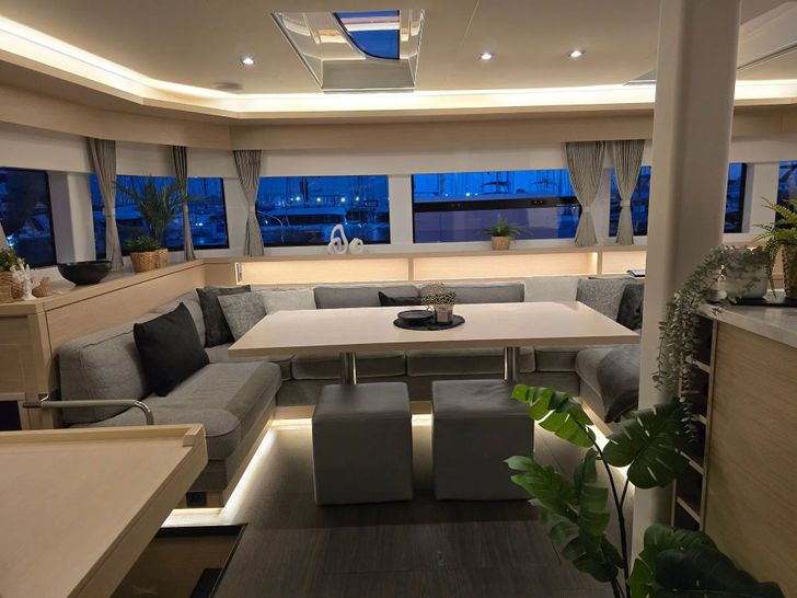 EMILIA Lagoon 55 - saloon seating and dining area EMILIA Lagoon 55 - saloon seating and dining area