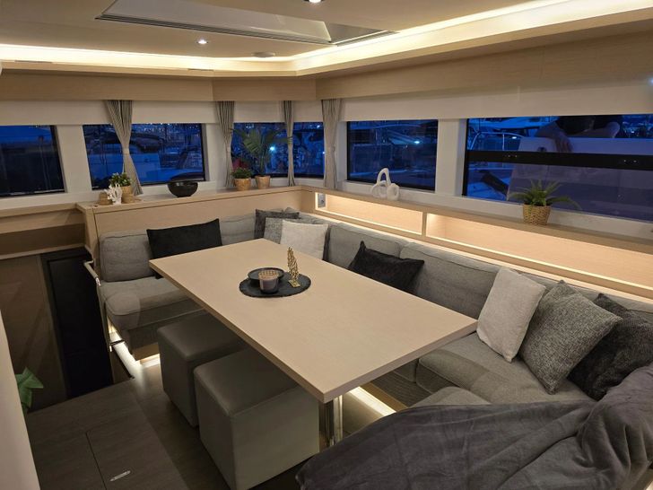 EMILIA Lagoon 55 - saloon EMILIA Lagoon 55 - saloon