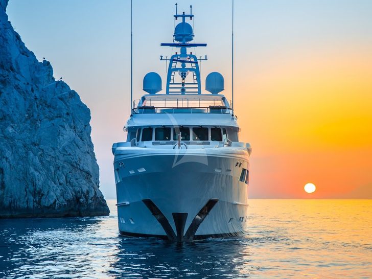 SNOWBIRD Hakvoort 39 Bow Sunset SNOWBIRD Hakvoort 39 Bow Sunset