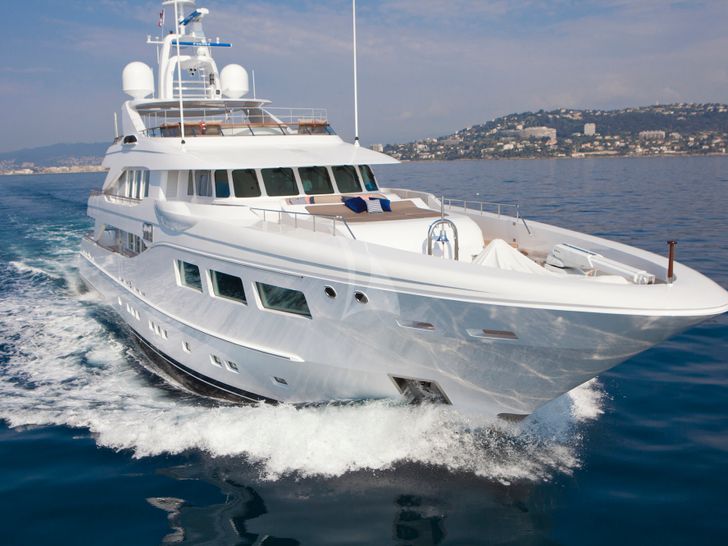 SNOWBIRD Hakvoort 39 Bow SNOWBIRD Hakvoort 39 Bow