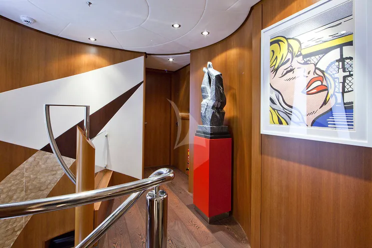 Charter Yacht SNOWBIRD - Hakvoort 39m - 5 Cabins - Monaco - St Tropez - Cannes - Ajaccio - Naples - Amalfi - St Martin - St Thomas - St Vincent - Tortola