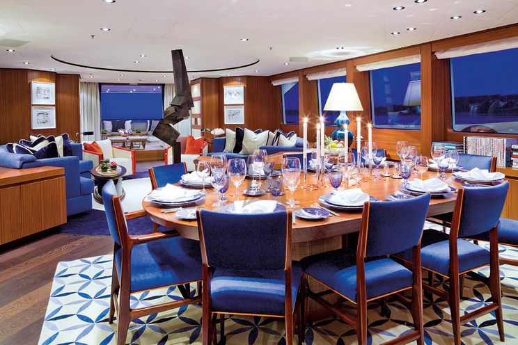 Charter Yacht SNOWBIRD - Hakvoort 39m - 5 Cabins - Monaco - St Tropez - Cannes - Ajaccio - Naples - Amalfi - St Martin - St Thomas - St Vincent - Tortola