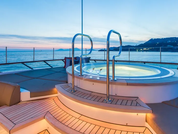 SNOWBIRD Hakvoort 39 Jacuzzi Sunset