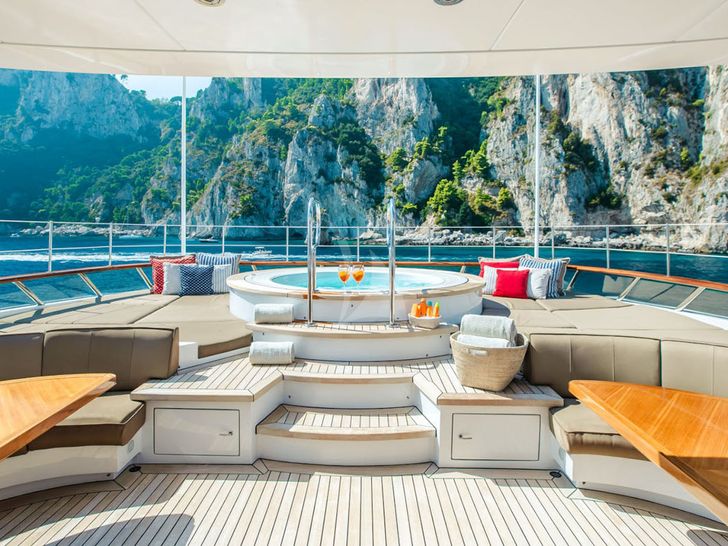 SNOWBIRD Hakvoort 39 Jacuzzi SNOWBIRD Hakvoort 39 Jacuzzi