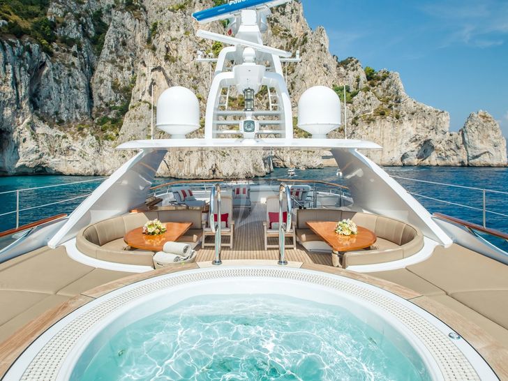 SNOWBIRD Hakvoort 39 Jacuzzi2 SNOWBIRD Hakvoort 39 Jacuzzi2