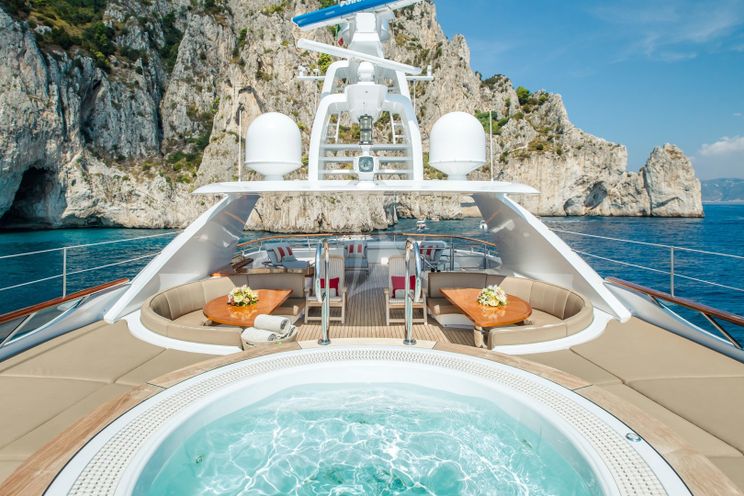 Charter Yacht SNOWBIRD - Hakvoort 39m - 5 Cabins - Monaco - St Tropez - Cannes - Ajaccio - Naples - Amalfi - St Martin - St Thomas - St Vincent - Tortola