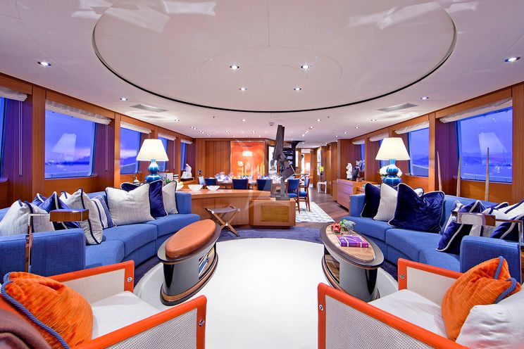Charter Yacht SNOWBIRD - Hakvoort 39m - 5 Cabins - Monaco - St Tropez - Cannes - Ajaccio - Naples - Amalfi - St Martin - St Thomas - St Vincent - Tortola