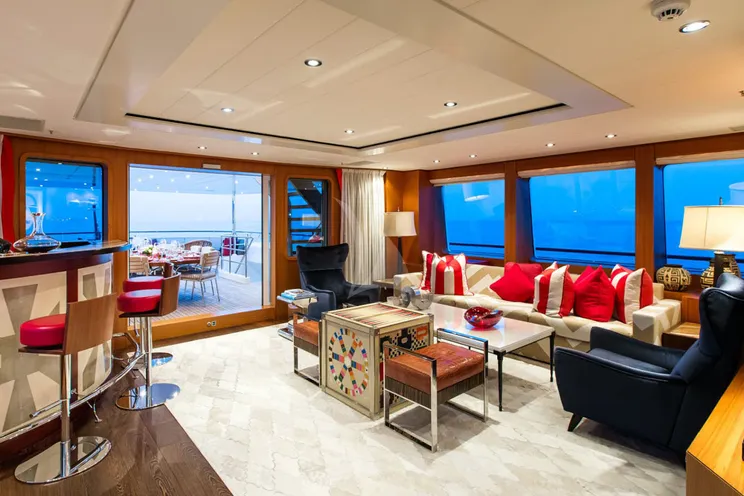 Charter Yacht SNOWBIRD - Hakvoort 39m - 5 Cabins - Monaco - St Tropez - Cannes - Ajaccio - Naples - Amalfi - St Martin - St Thomas - St Vincent - Tortola