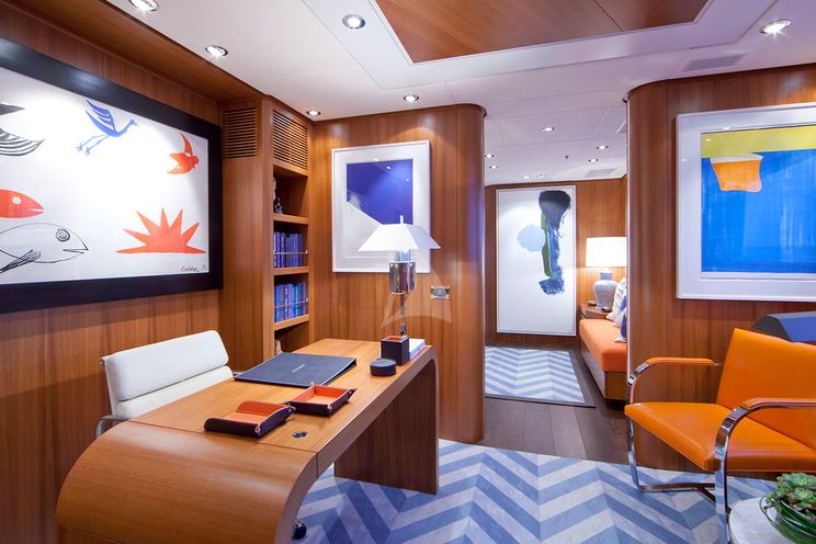 Charter Yacht SNOWBIRD - Hakvoort 39m - 5 Cabins - Monaco - St Tropez - Cannes - Ajaccio - Naples - Amalfi - St Martin - St Thomas - St Vincent - Tortola