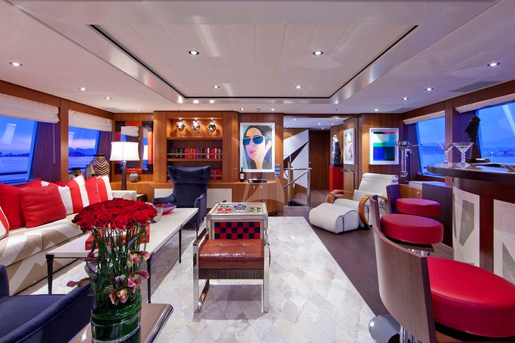 Charter Yacht SNOWBIRD - Hakvoort 39m - 5 Cabins - Monaco - St Tropez - Cannes - Ajaccio - Naples - Amalfi - St Martin - St Thomas - St Vincent - Tortola