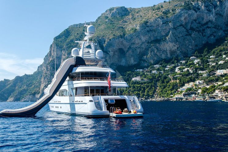 Charter Yacht SNOWBIRD - Hakvoort 39m - 5 Cabins - Monaco - St Tropez - Cannes - Ajaccio - Naples - Amalfi - St Martin - St Thomas - St Vincent - Tortola