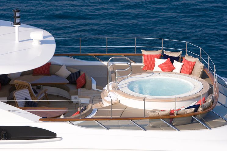 Charter Yacht SNOWBIRD - Hakvoort 39m - 5 Cabins - Monaco - St Tropez - Cannes - Ajaccio - Naples - Amalfi - St Martin - St Thomas - St Vincent - Tortola