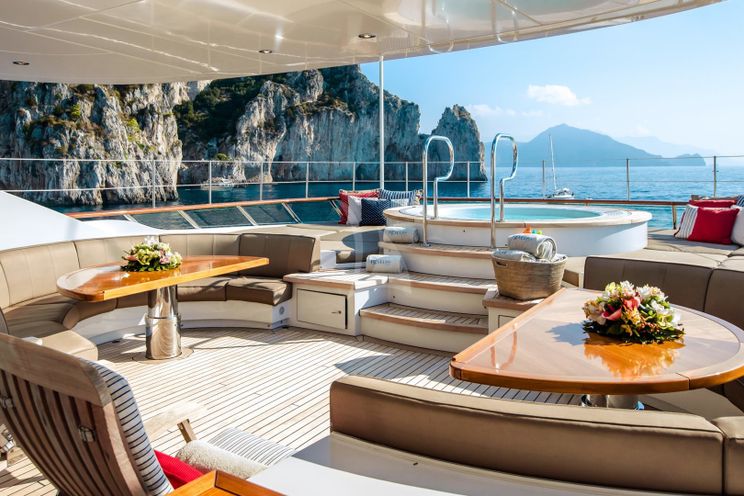 Charter Yacht SNOWBIRD - Hakvoort 39m - 5 Cabins - Monaco - St Tropez - Cannes - Ajaccio - Naples - Amalfi - St Martin - St Thomas - St Vincent - Tortola
