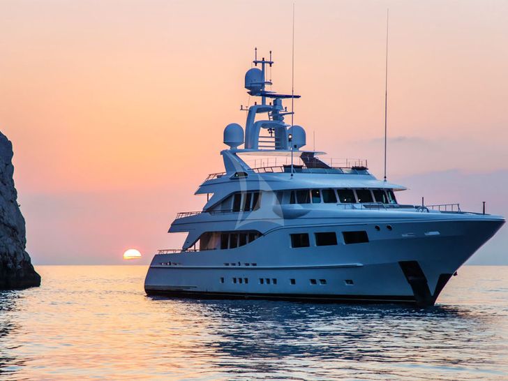 SNOWBIRD Hakvoort 39 Sunset Profile SNOWBIRD Hakvoort 39 Sunset Profile