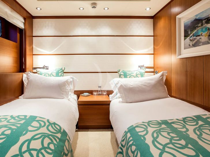 SNOWBIRD Hakvoort 39 Twin Stateroom SNOWBIRD Hakvoort 39 Twin Stateroom