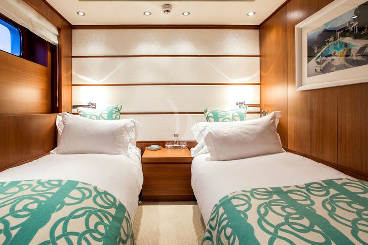 Charter Yacht SNOWBIRD - Hakvoort 39m - 5 Cabins - Monaco - St Tropez - Cannes - Ajaccio - Naples - Amalfi - St Martin - St Thomas - St Vincent - Tortola