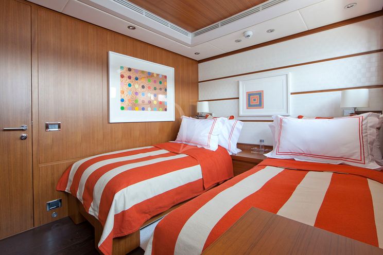 Charter Yacht SNOWBIRD - Hakvoort 39m - 5 Cabins - Monaco - St Tropez - Cannes - Ajaccio - Naples - Amalfi - St Martin - St Thomas - St Vincent - Tortola