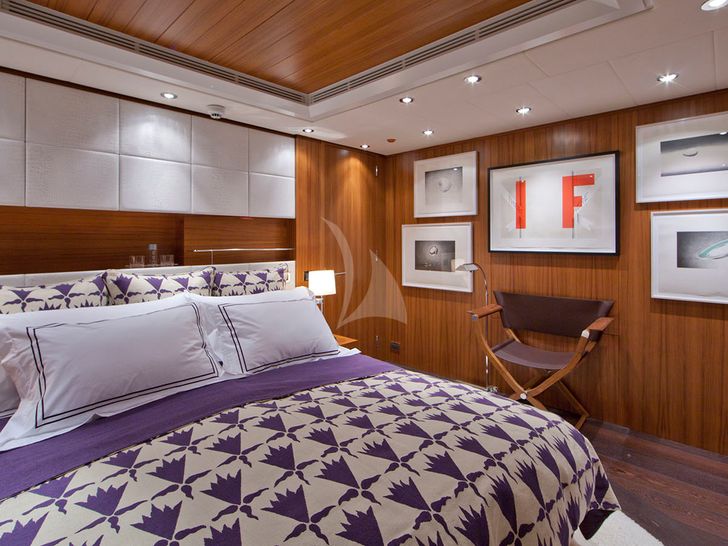 SNOWBIRD Hakvoort 39 VIP Stateroom