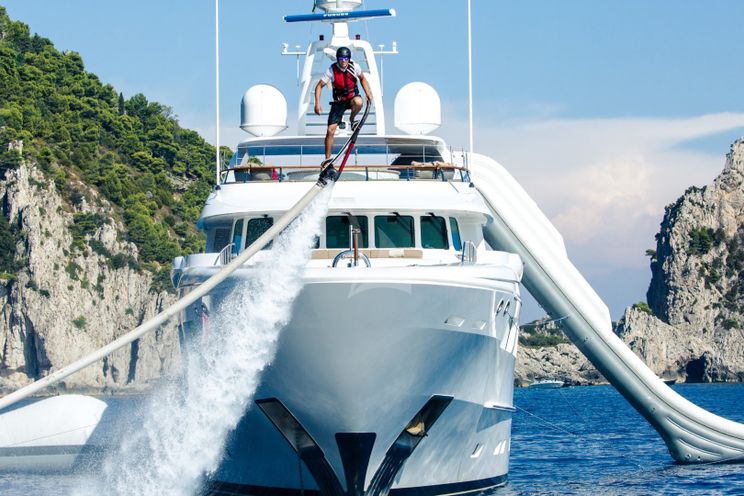 Charter Yacht SNOWBIRD - Hakvoort 39m - 5 Cabins - Monaco - St Tropez - Cannes - Ajaccio - Naples - Amalfi - St Martin - St Thomas - St Vincent - Tortola