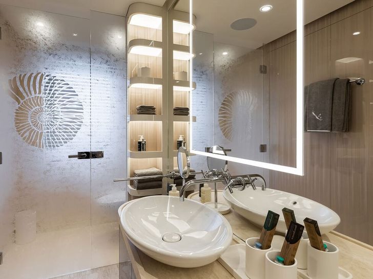 SOARING Abeking Rasmussen 68m guest cabin 1 bathroom