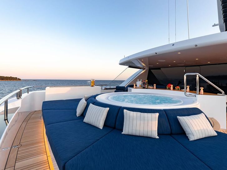 SOARING Abeking Rasmussen 68m jacuzzi