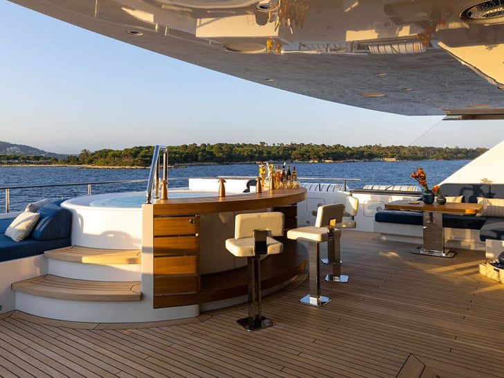 SOARING Abeking Rasmussen 68m sundeck