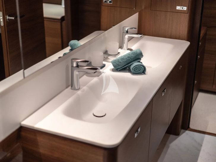 SOHAZ IV Princess Y72 - VIP cabin bathroom SOHAZ IV Princess Y72 - VIP cabin bathroom