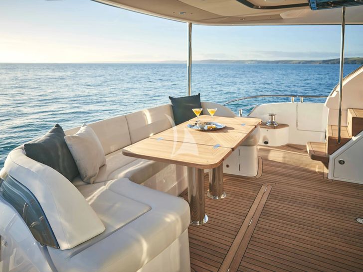 SOHAZ IV Princess Y72 - aft deck SOHAZ IV Princess Y72 - aft deck