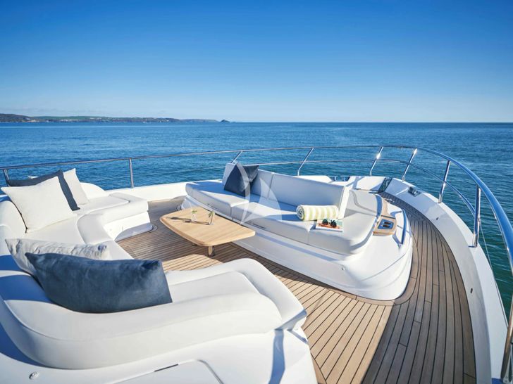 SOHAZ IV Princess Y72 - foredeck SOHAZ IV Princess Y72 - foredeck